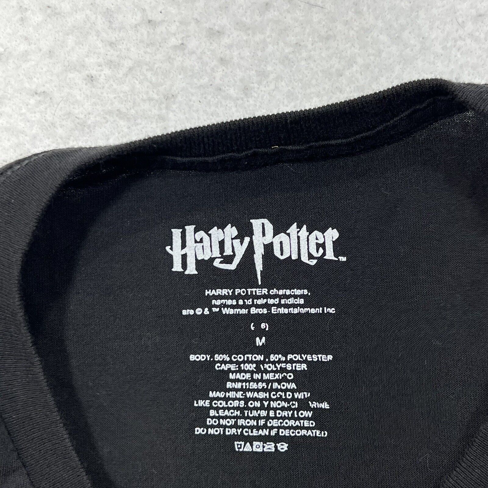 Universal Studios Harry Potter Gryffindor Logo Graphic T Shirt & Cape Size US M / EU 48-50 / 2 - 3 Thumbnail