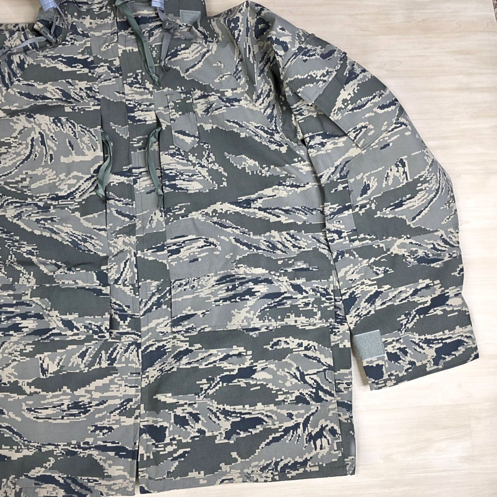 Vintage U.S. Military Parka AIR FORCE TIGER STRIPE Waterproof Size Large Regular All-Purpose Environmental Tiger Stripe Gray Size US L / EU 52-54 / 3 - 7 Thumbnail