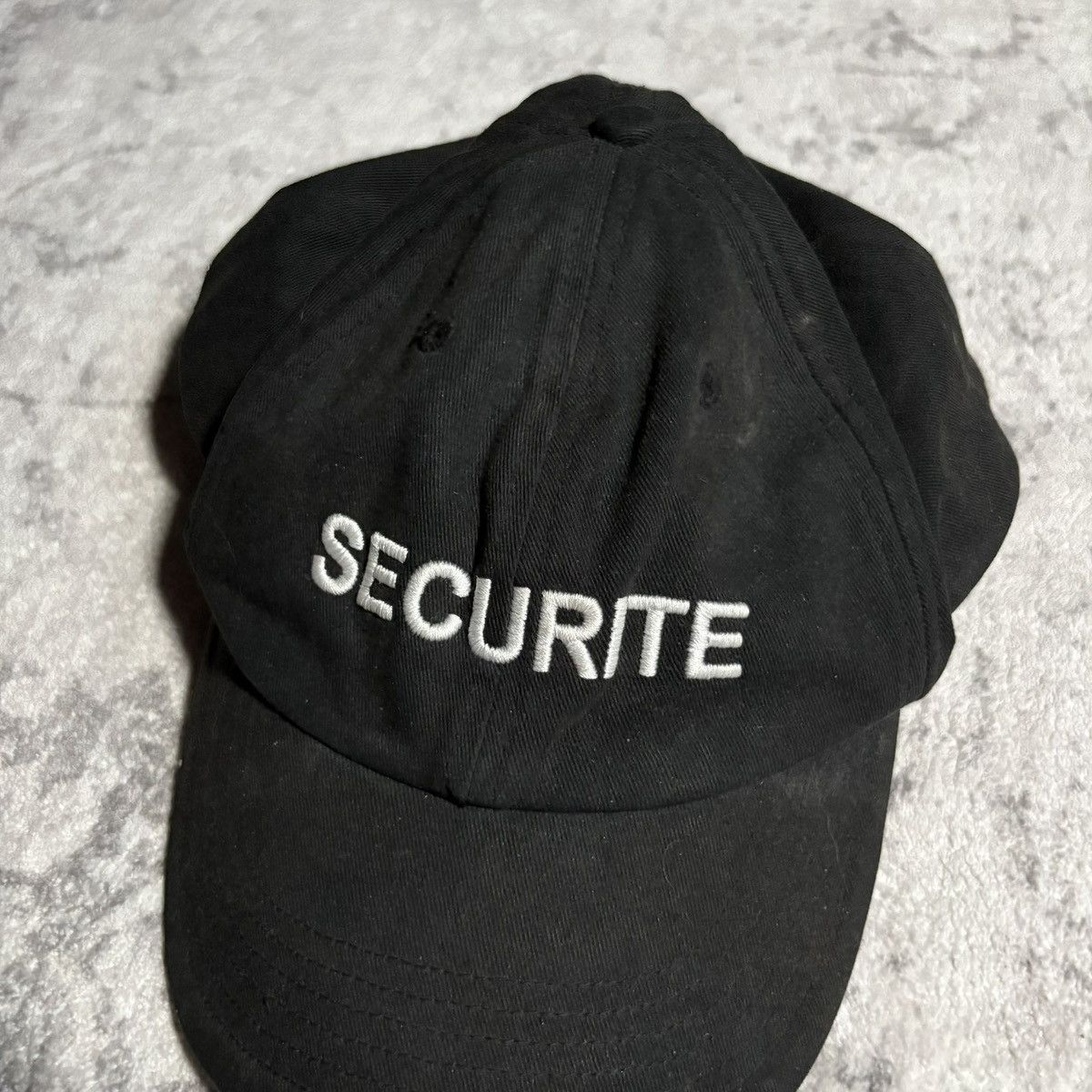 Reebok × Vetements Vetements x Reebok Securite Logo Hat Size ONE SIZE - 2 Thumbnail