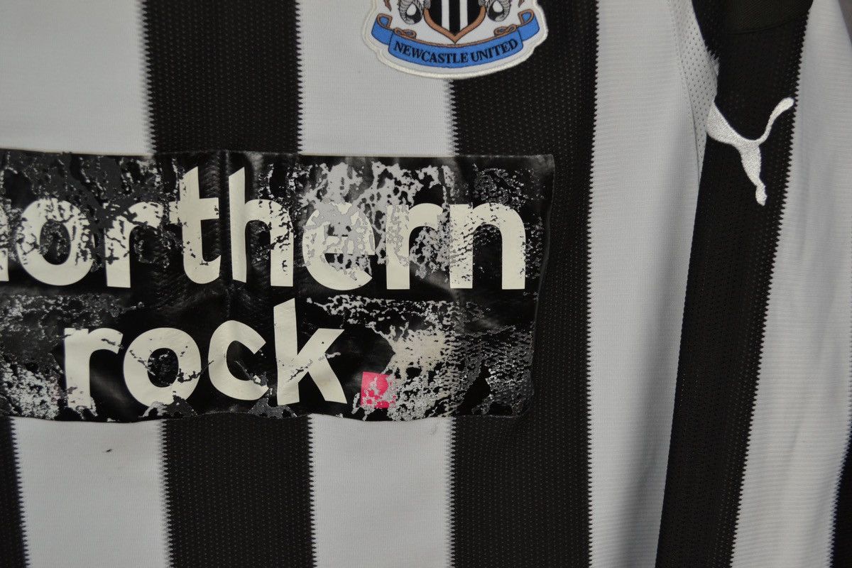 Puma × Vintage Newcastle United Home Football Shirt Puma Soccer Jersey Size US S / EU 44-46 / 1 - 5 Thumbnail