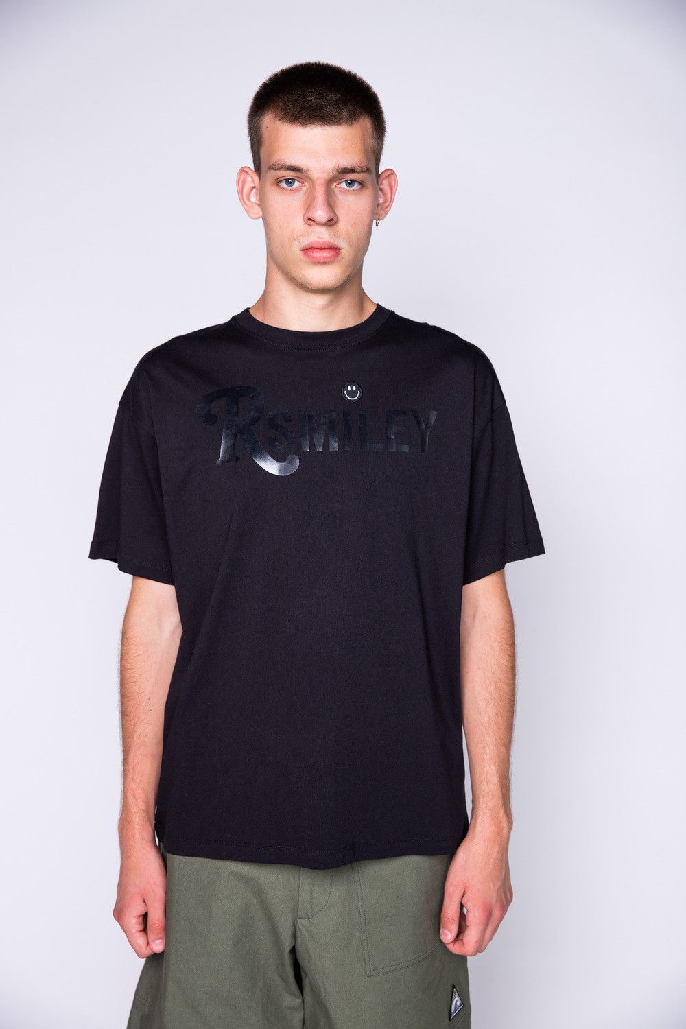 Raf Simons o1y0325 Logo Crewneck T-Shirt in Black Size US S / EU 44-46 / 1 - 1 Thumbnail