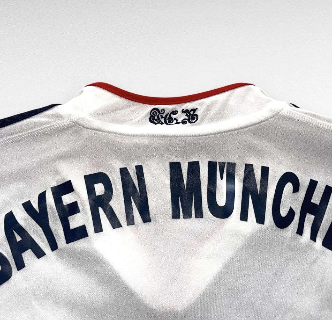 Adidas Adidas FC BAYERN MUNICH GERMANY 2010/2012 Soccer JERSEY Sz L Size US L / EU 52-54 / 3 - 11 Thumbnail