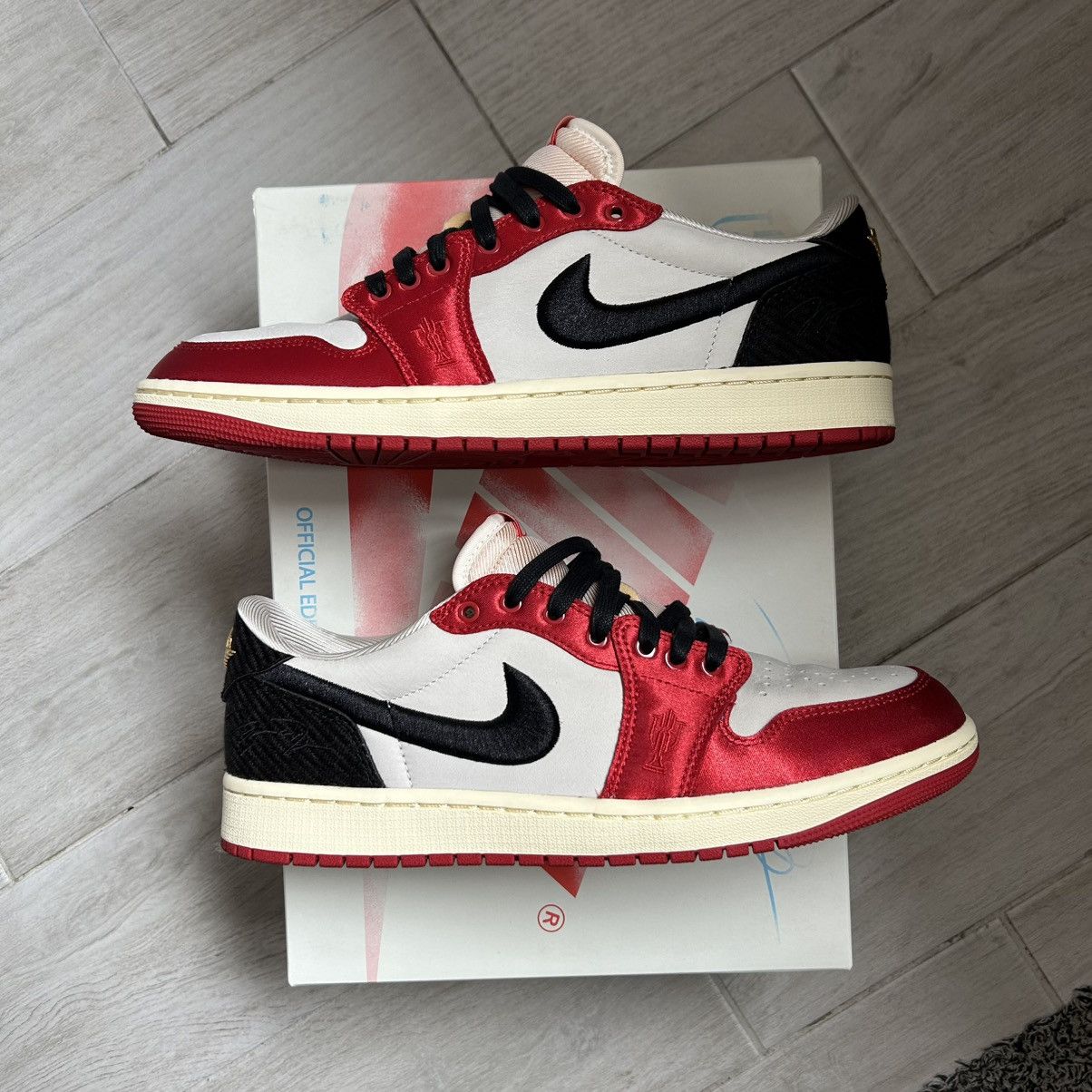 Jordan Brand Jordan 1 Low OG Trophy Room “Away” Size US 10 / EU 43 - 3 Thumbnail