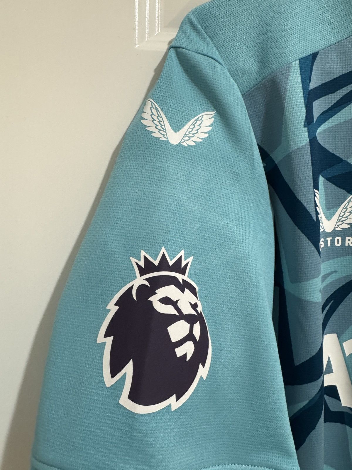 Castore Hwang hee Chan Third Kit Wolves Size L Size US L / EU 52-54 / 3 - 3 Thumbnail