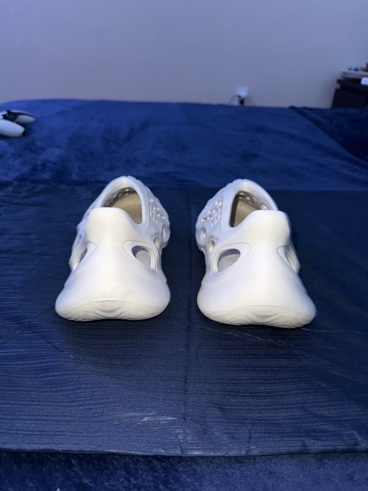 Yeezy Yeezy Foam Runner Sand Size US 9 / EU 42 - 3 Thumbnail