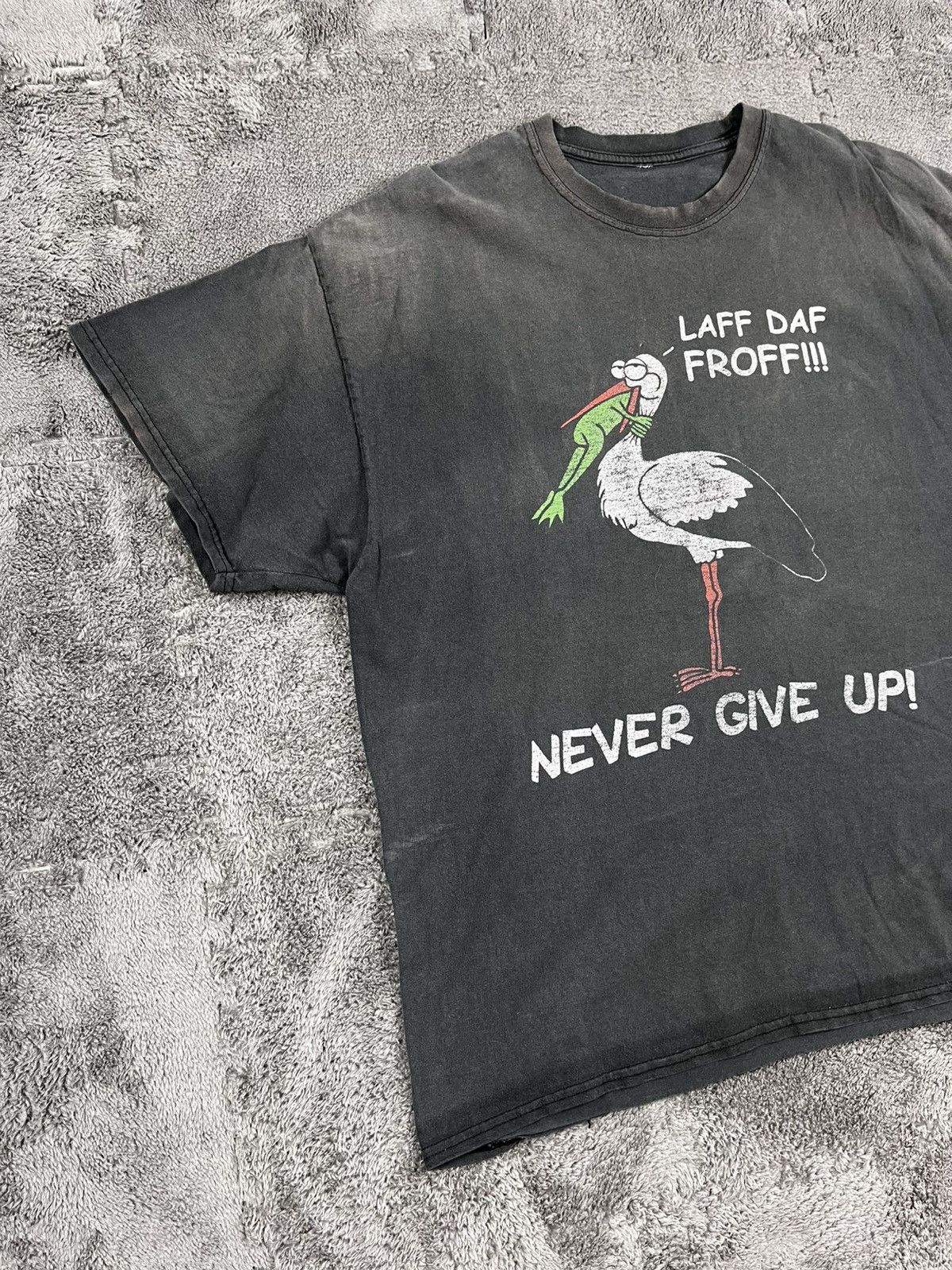Band Tees Vintage Y2K Humor "Never Give Up" t shirt big logo size XL Size US XL / EU 56 / 4 - 2 Thumbnail