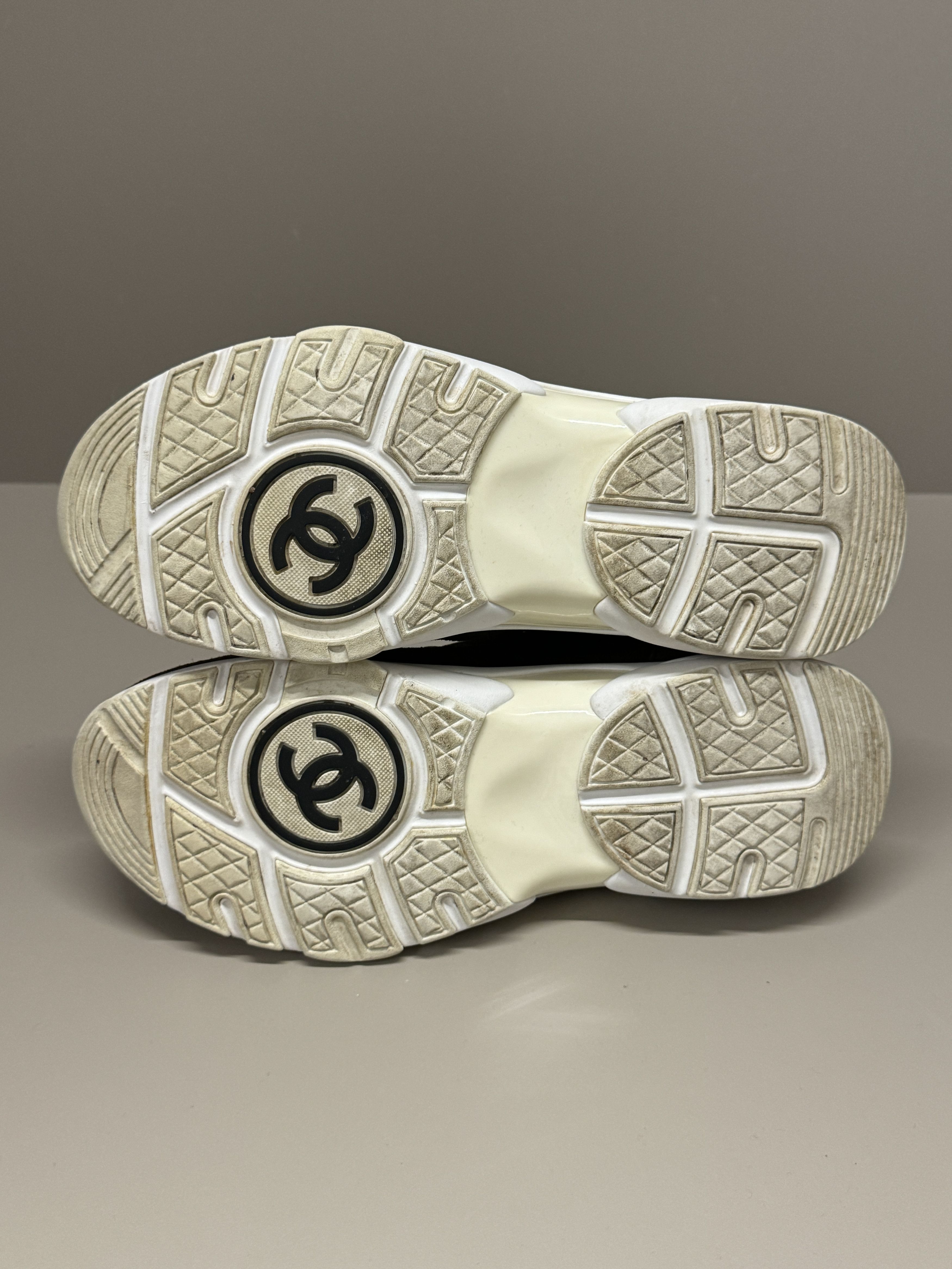 Chanel Chanel suede sneakers brown and white Size US 8 / IT 38 - 9 Thumbnail