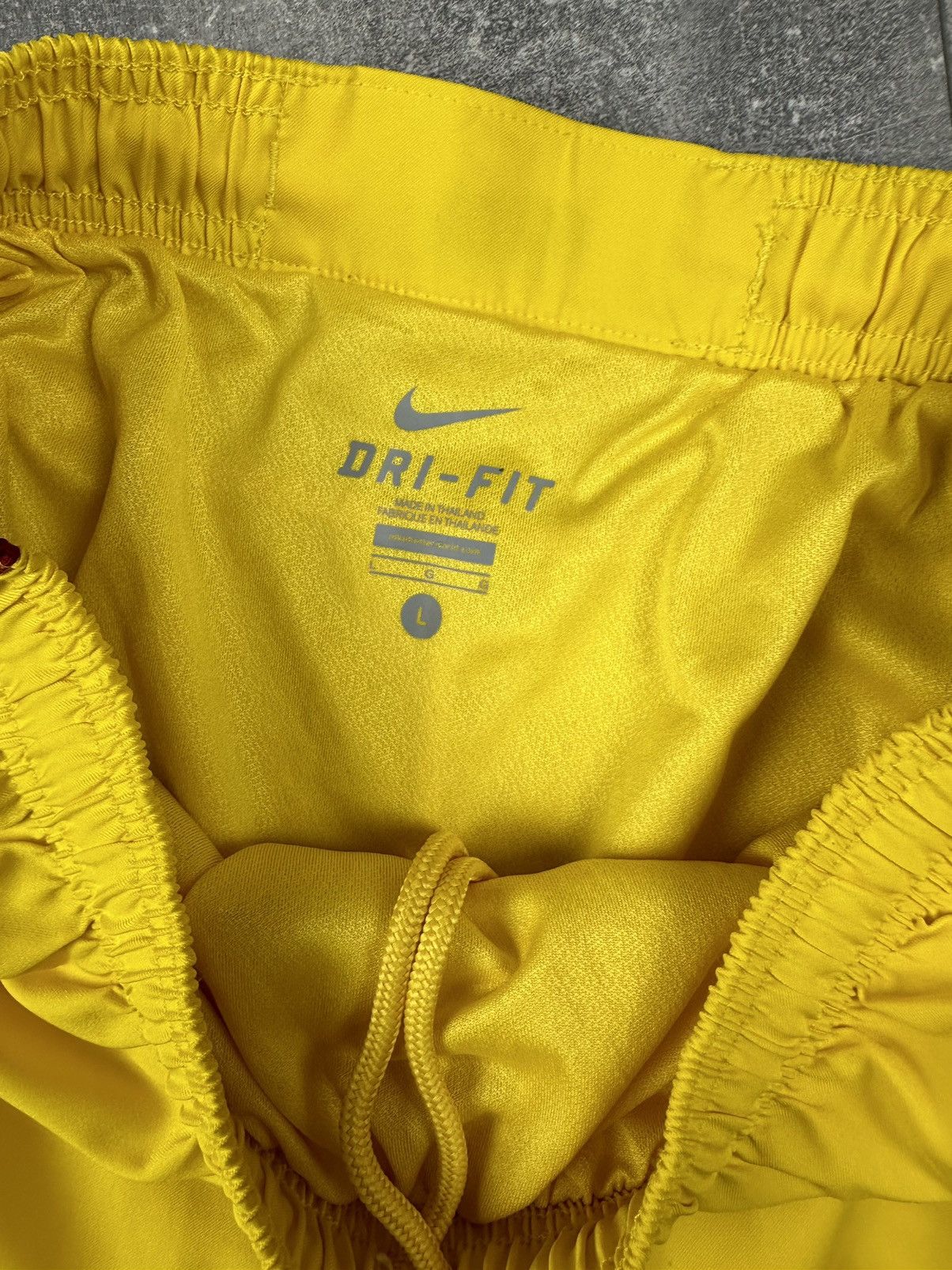 Nike Nike Barcelona FC 2012/13 Away Soccer Football Short Size US 34 / EU 50 - 6 Thumbnail