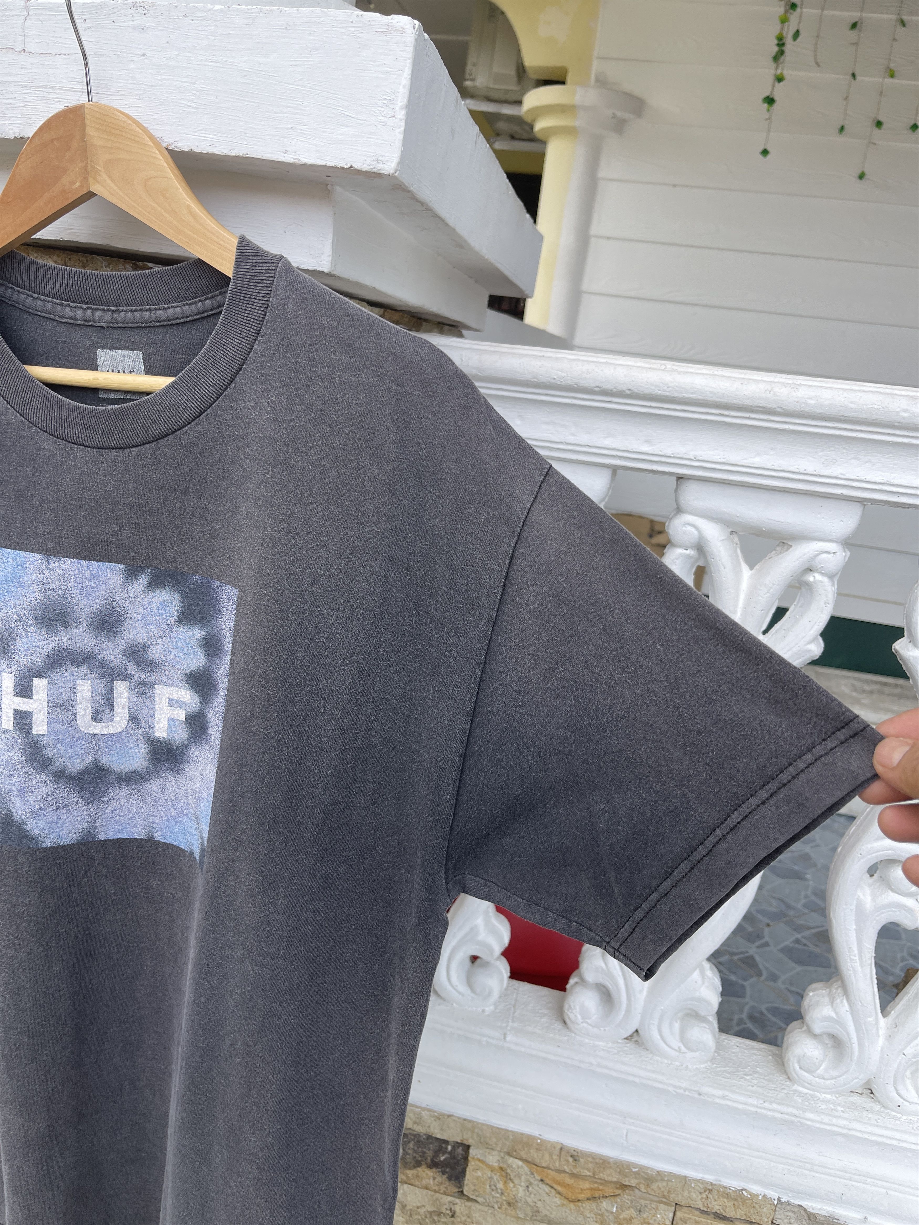 Huf Last Drop🔥Rare🔥Vintage HUF Skateboard Box Logo Sun Faded Tee Size US L / EU 52-54 / 3 - 5 Thumbnail