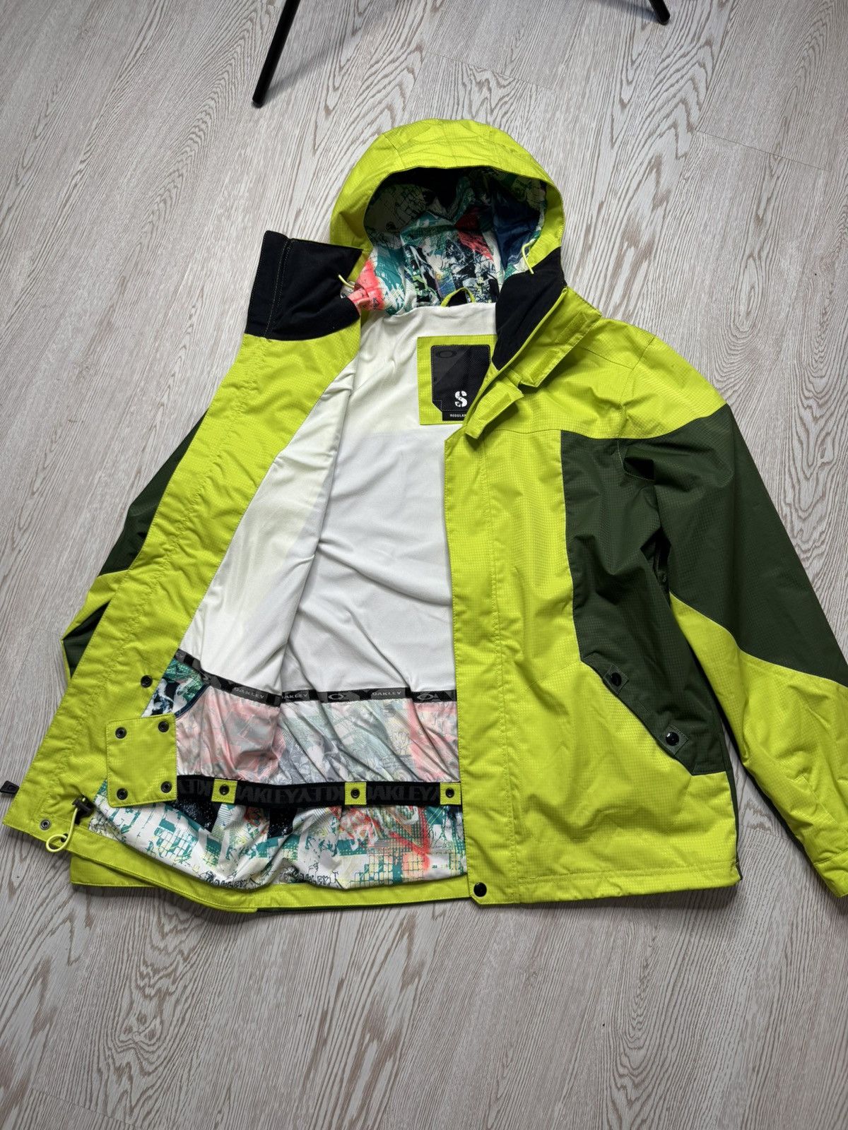 Vintage Vintage Oakley Rare Green Ski jacket Size S Size US S / EU 44-46 / 1 - 11 Thumbnail