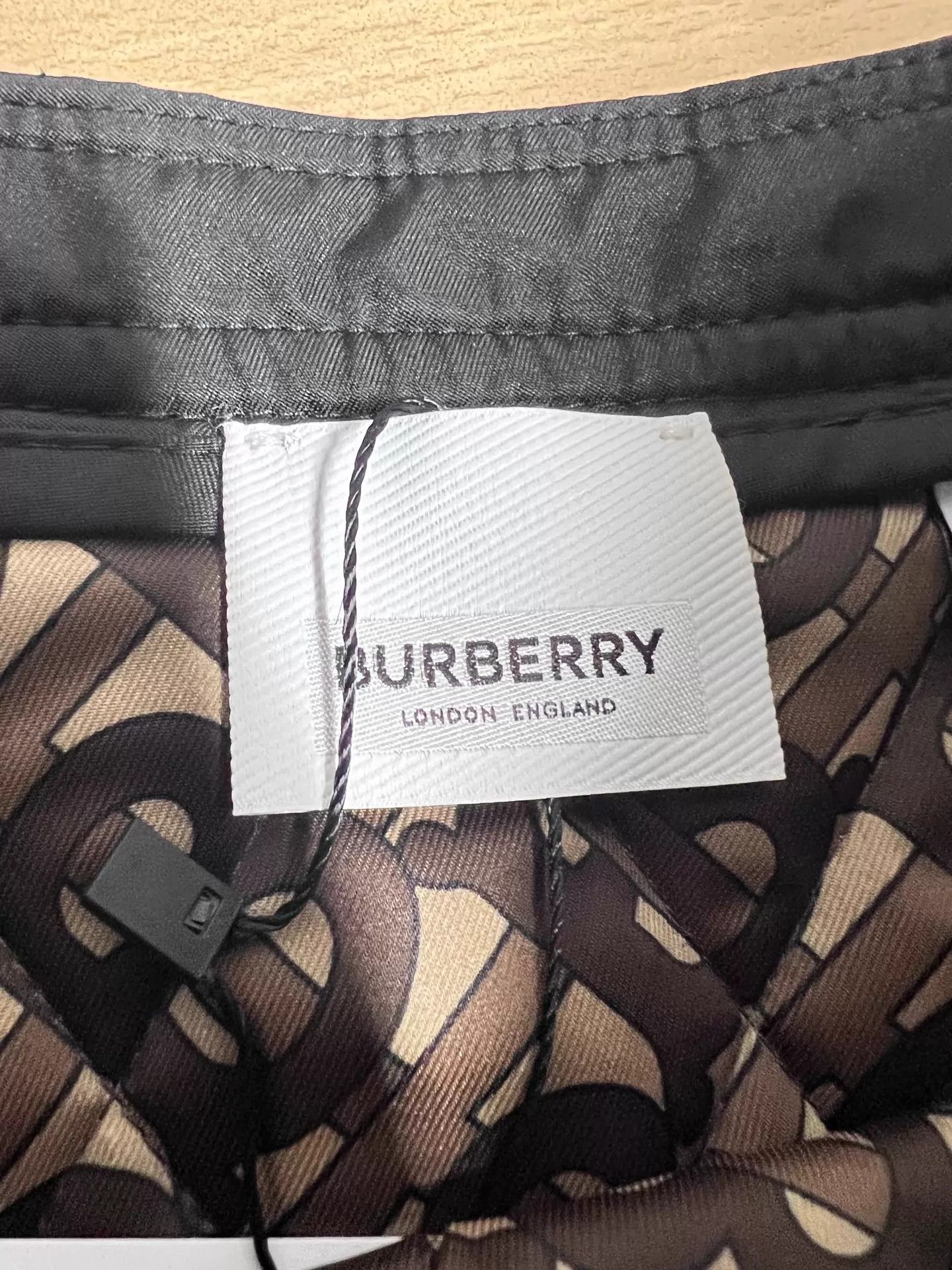 Burberry Burberry Quilted Check A-line Skirt 36 D62702 Size 27" / US 4 / IT 40 - 3 Thumbnail
