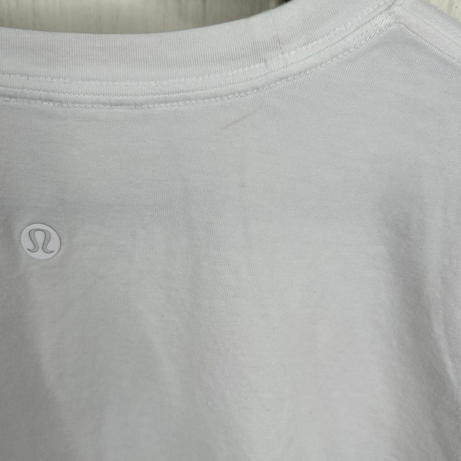 Lululemon Modern White Lululemon V-neck Workout Athletic Tee Size 10 Size L / US 10 / IT 46 - 8 Thumbnail