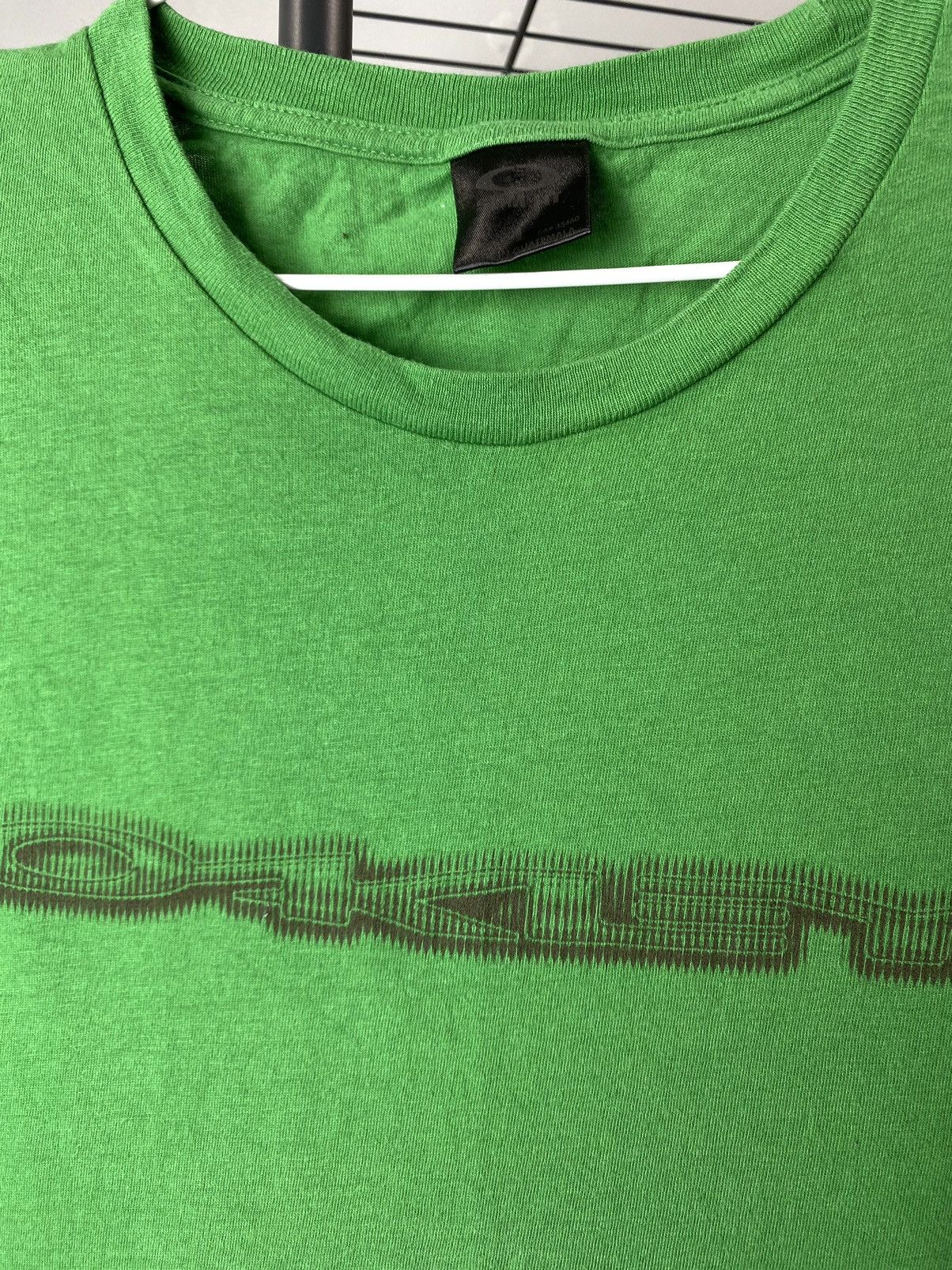 Oakley Vintage 2000’s Oakley T Shirt Center Logo Gorpcore Size US L / EU 52-54 / 3 - 3 Thumbnail