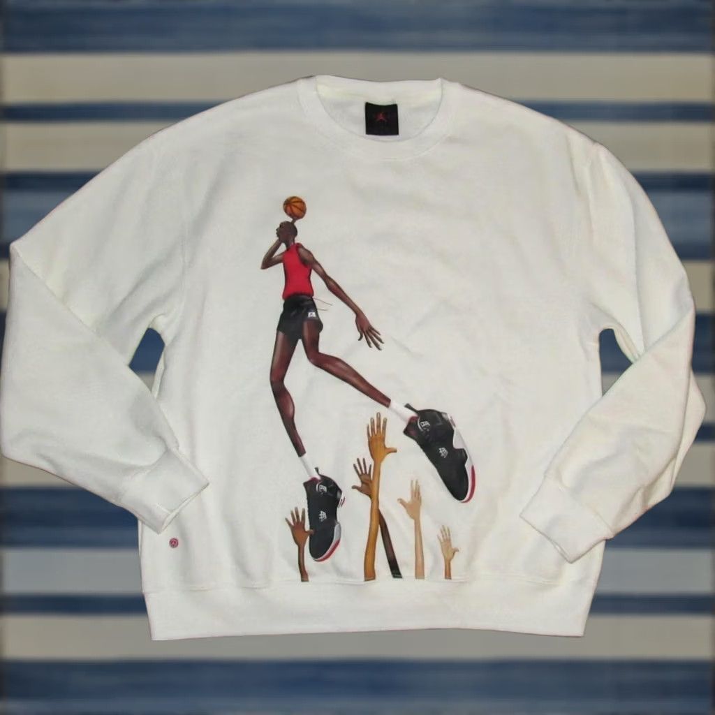 Nike NIKE Jordan Artist Series Darien Birks Crew Neck Fleece Sweatshirt Small Women White Crew Neck Sweatshirt S Womens Size S / US 4 / IT 40 - 1 Thumbnail