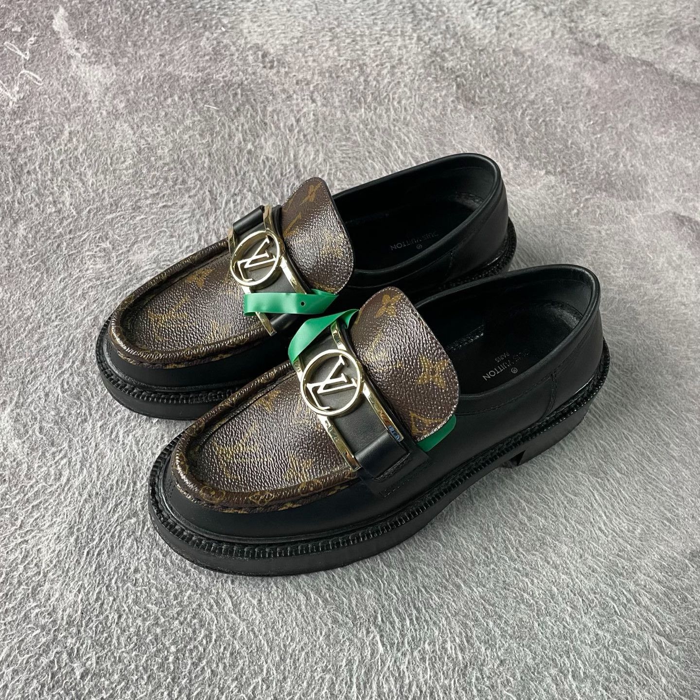Louis Vuitton Louis Vuitton Black Lowtop Sneakers 36 Women Size US 6 / IT 36 - 1 Thumbnail