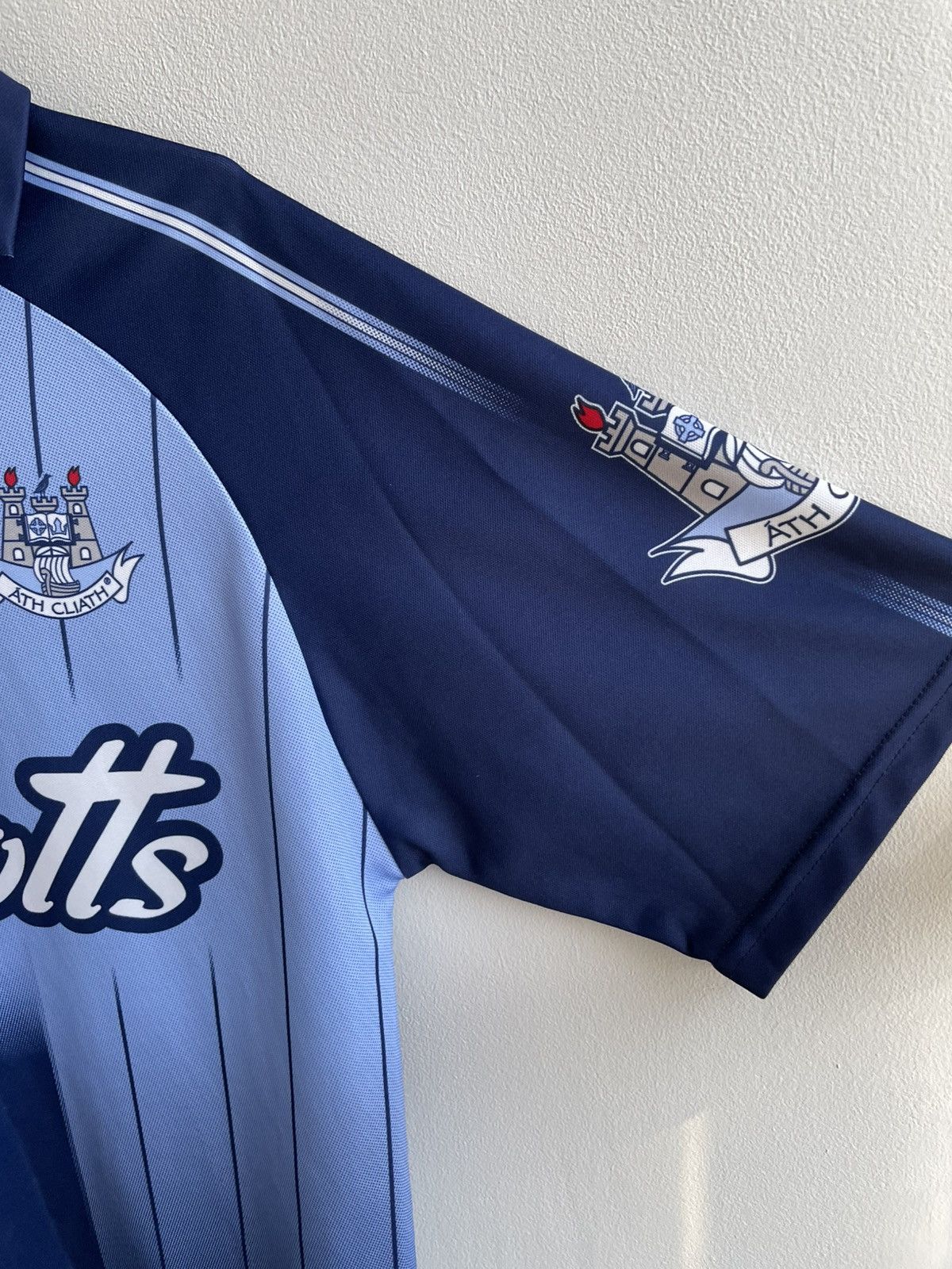 Vintage Ath Dublin GAA 2004 2005 2006 Soccer Jersey Football Shirt Size US S / EU 44-46 / 1 - 4 Thumbnail