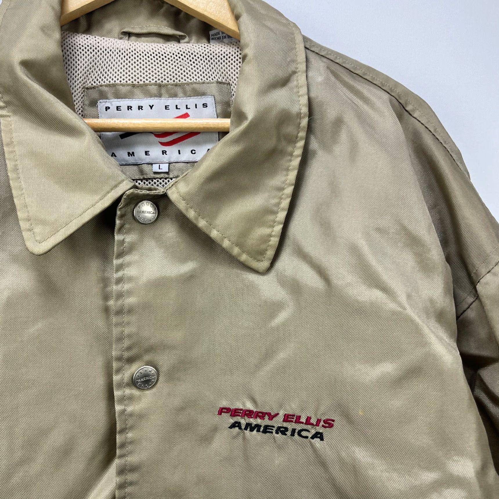 Perry Ellis VINTAGE Perry Ellis America Windbreaker Jacket 90s Snap Beige L Mens Size US L / EU 52-54 / 3 - 5 Thumbnail