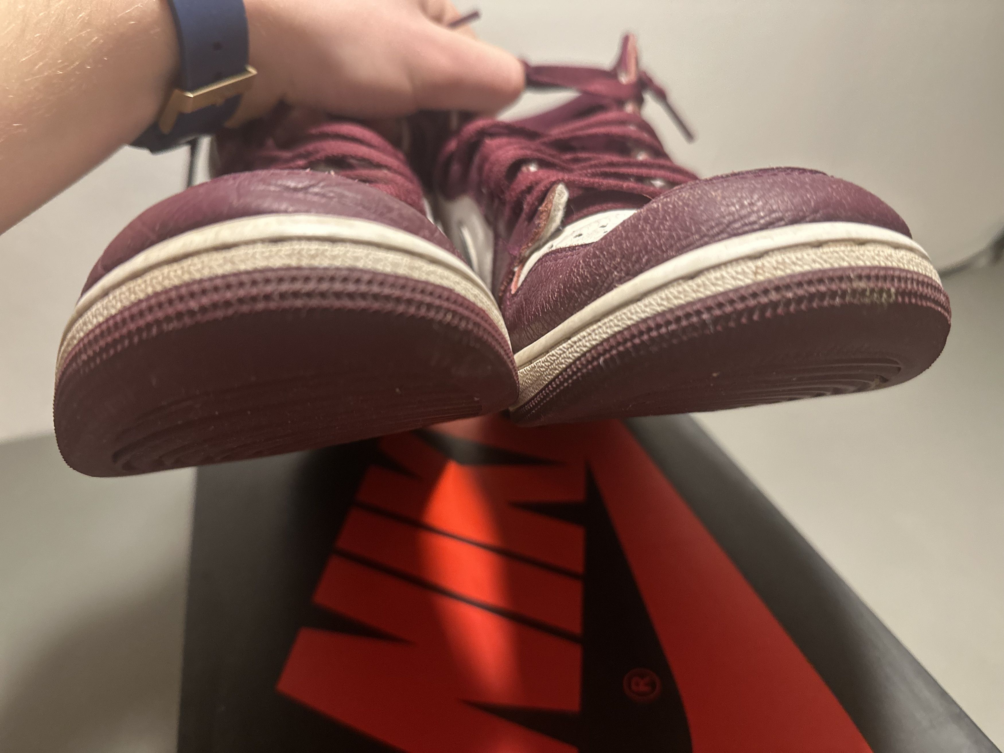 Jordan Brand Jordan 1 High Bourdeaux Size US 10 / EU 43 - 6 Thumbnail