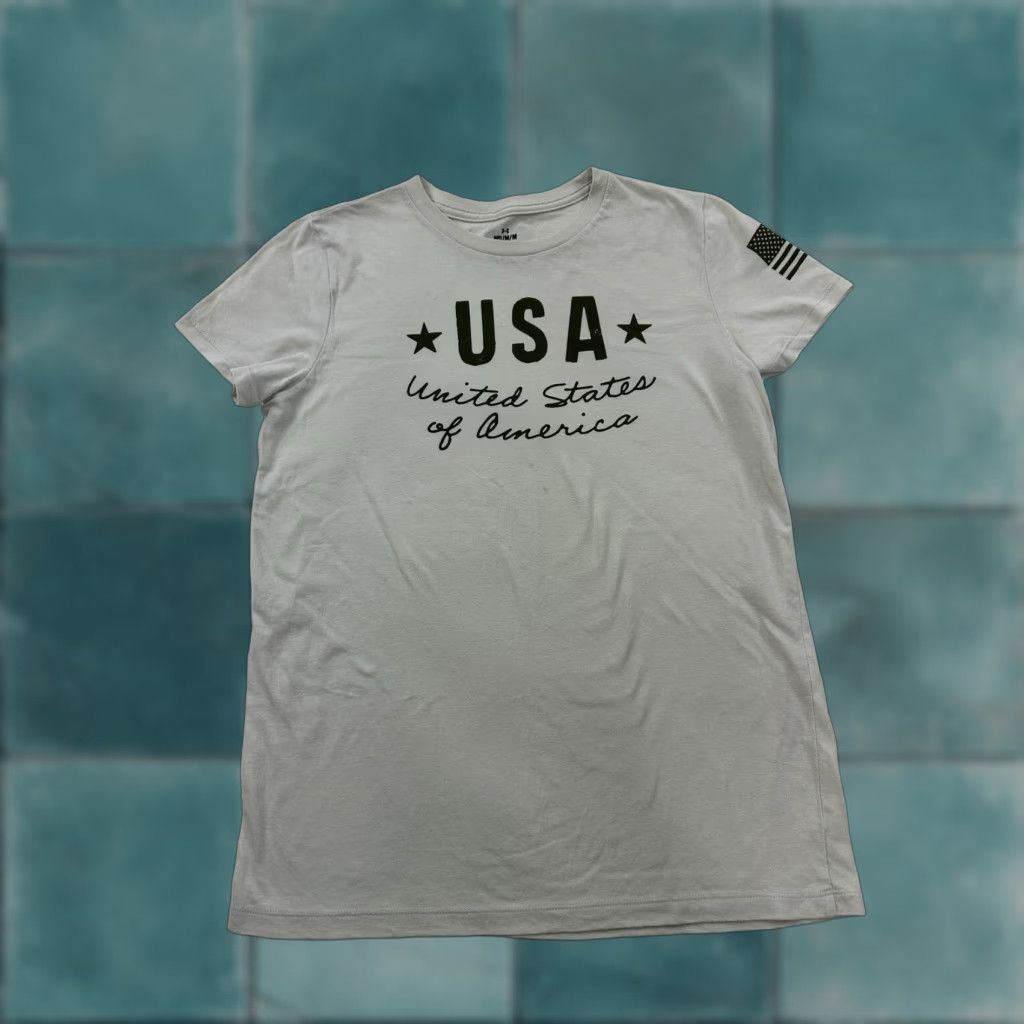Under Armour Under Armour Shirt Womens Medium Beige Freedom Flag USA Loose Fit Ladies Size M / US 6-8 / IT 42-44 - 1 Thumbnail