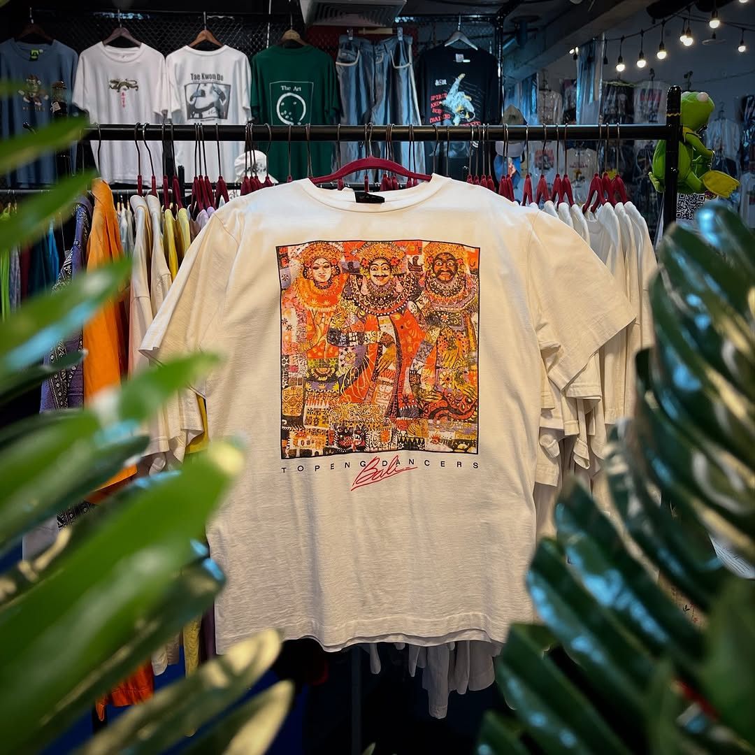 Vintage Vintage 90s Topeng dancers Bali Indonesia t shirt Size US M / EU 48-50 / 2 - 1 Thumbnail