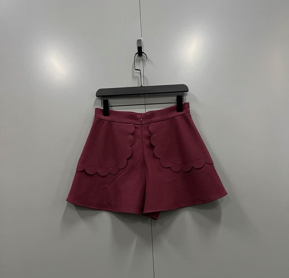 Valentino Valentino Burgundy Pocket Lace Trim Shorts J41 Size 30" / US 8 / IT 44 - 2 Thumbnail
