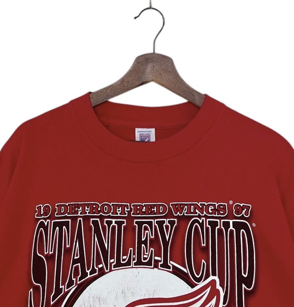 Vintage Vintage Team Hockey Ice Detroit Red Wings T-shirt 1997s Size US XL / EU 56 / 4 - 7 Thumbnail