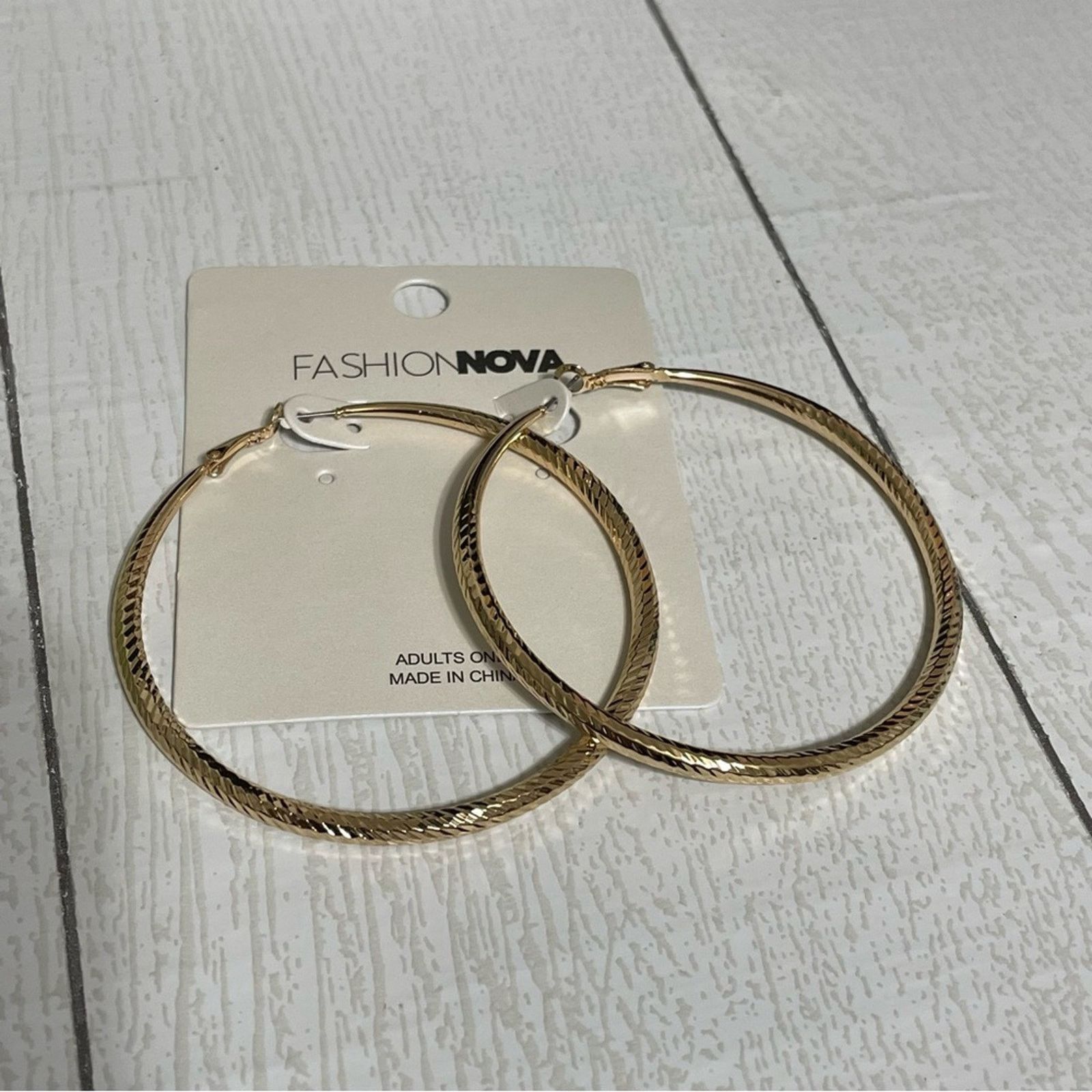 Other FASHION NOVA Crazy For You Hoop Gold Textured Earrings NWT Size ONE SIZE - 2 Thumbnail