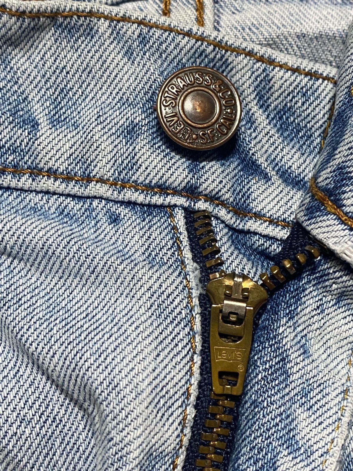 Levi's Vintage Clothing Vintage Levis 525 Light Wash Patched Distressed Jeans Size US 29 - 11 Thumbnail