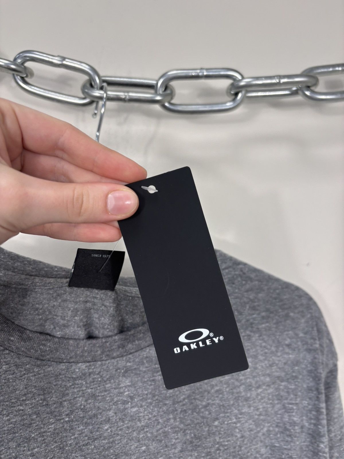 Oakley Oakley Military Channel NWT Men’s Athletic Heather Grey Tee Size US XL / EU 56 / 4 - 7 Thumbnail