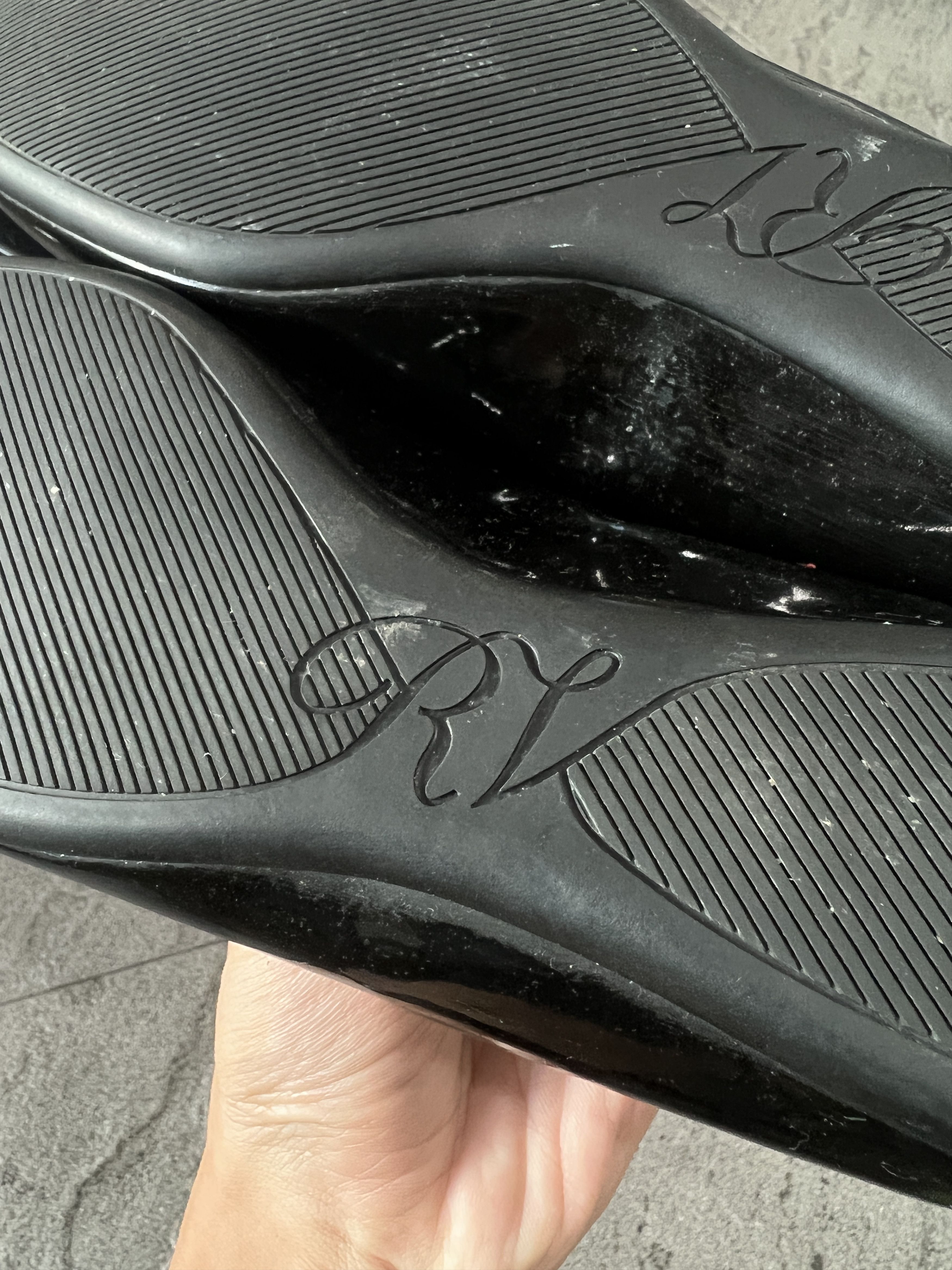 Roger Vivier Roger Vivier Gommette Patent Flats Black EU37 Size US 7 / IT 37 - 10 Thumbnail
