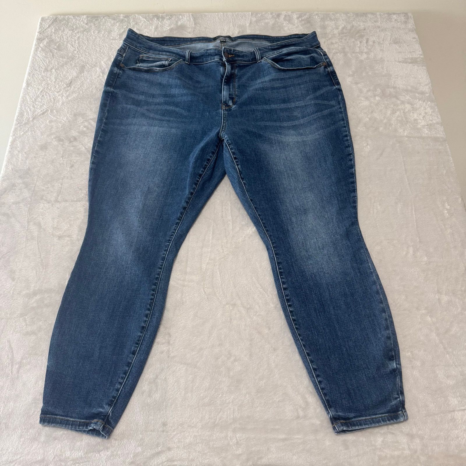 Judy Blue Judy Blue Women's Skinny Fit Denim Jeans 24W Medium Wash Size 42" / US 20 - 1 Thumbnail