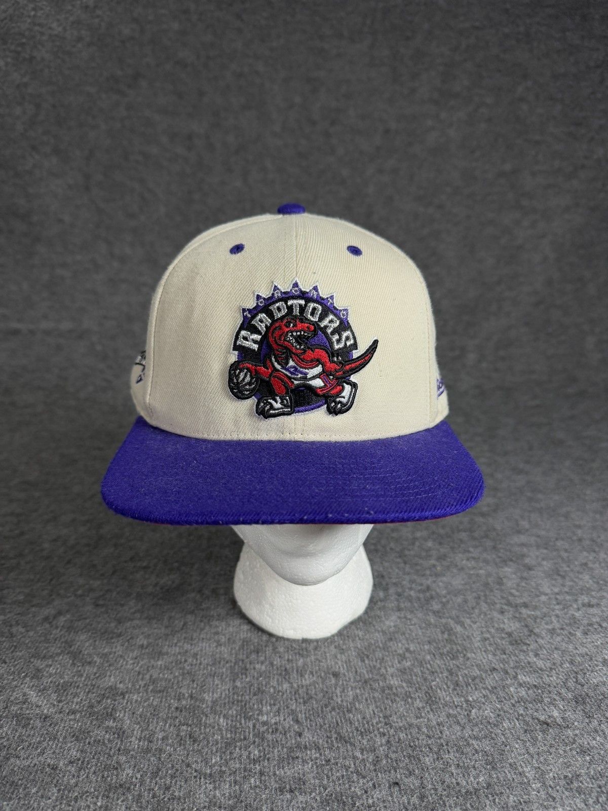 NBA Vintage Toronto Raptors Mitchell & Ness Fitted Hat 7 1/4 Size ONE SIZE - 1 Thumbnail