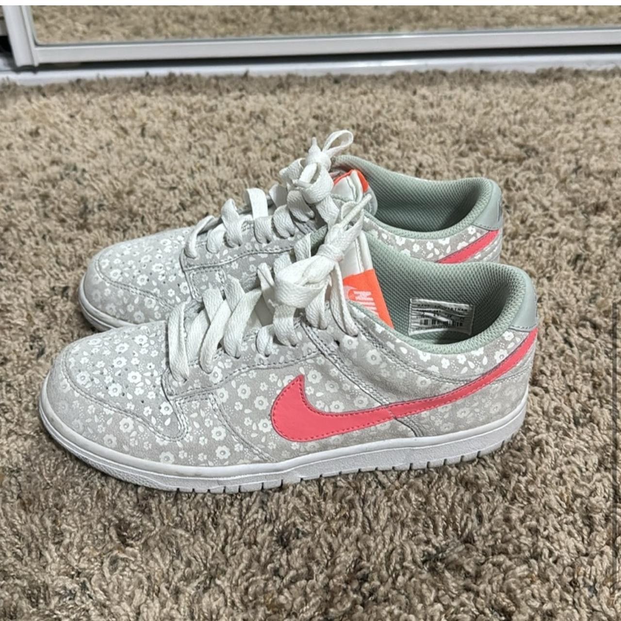 Nike Y2K Floral Nike Dunks Size US 7 / IT 37 - 3 Thumbnail