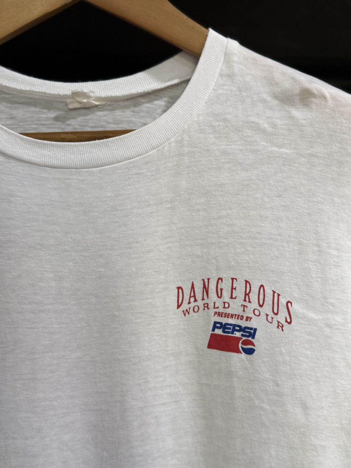 Band Tees Thrashed Vintage 90s Michael Jackson World Tour Europe Tee Size US L / EU 52-54 / 3 - 13 Thumbnail