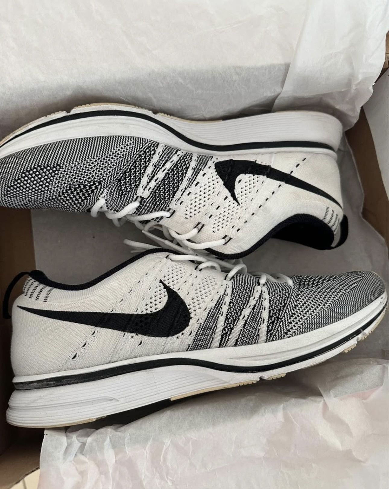 Nike Nike White Black Flyknit Trainer Yeknit 2012 Size US 10 / EU 43 - 1 Thumbnail