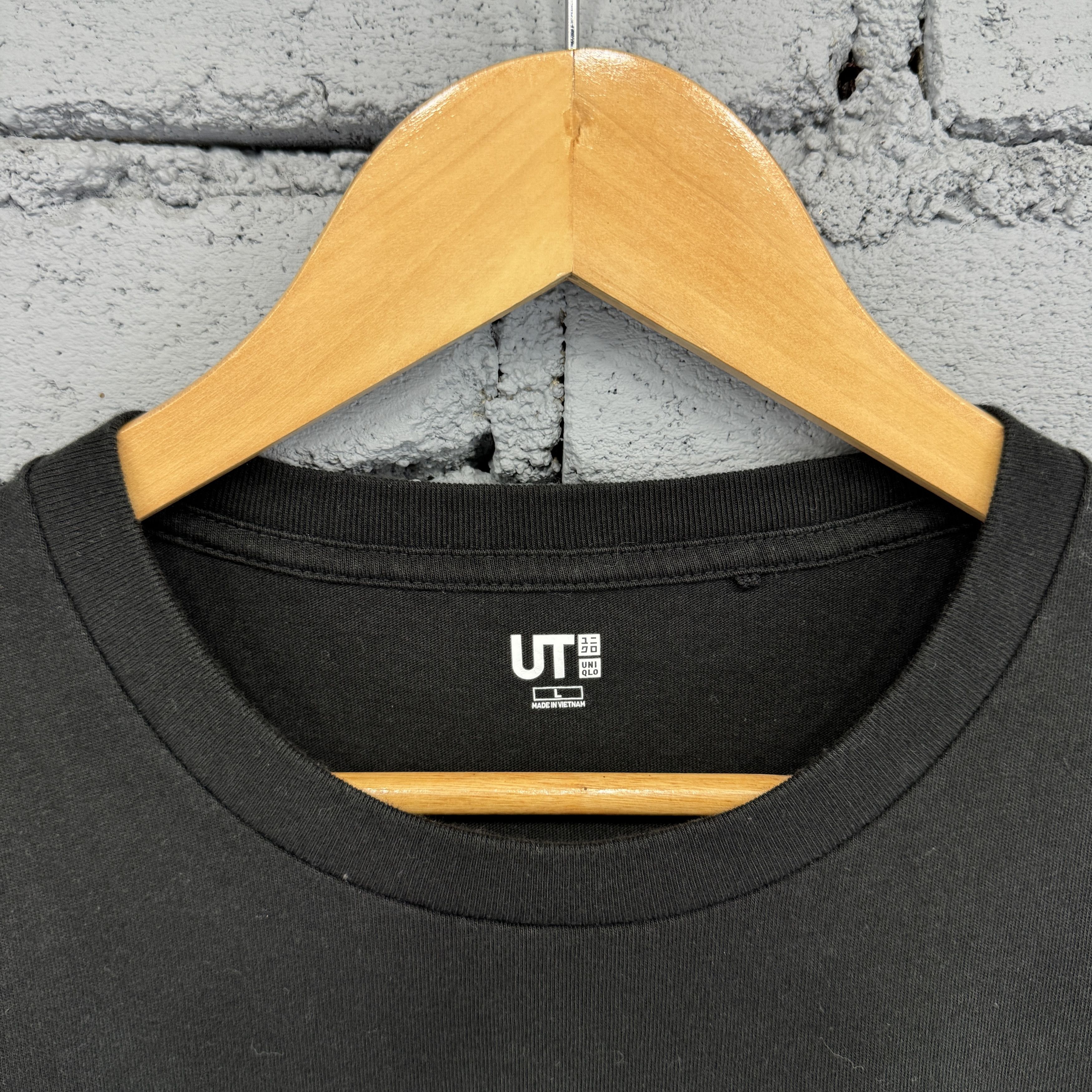 Anime Uniqlo Mobile Suit Gundam Series Tshirt Size US L / EU 52-54 / 3 - 4 Thumbnail