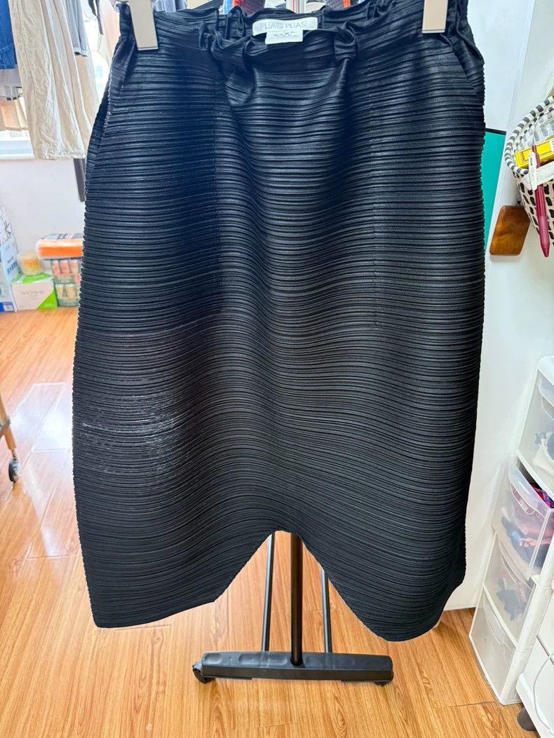 Issey Miyake size:3 black shorts