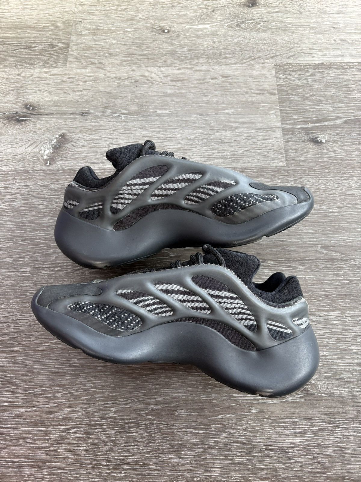 Yeezy Adidas Yeezy 700 V3 “Dark Glow” **PRE-OWNED** REP. BOX Size US 7.5 / EU 40-41 - 2 Thumbnail