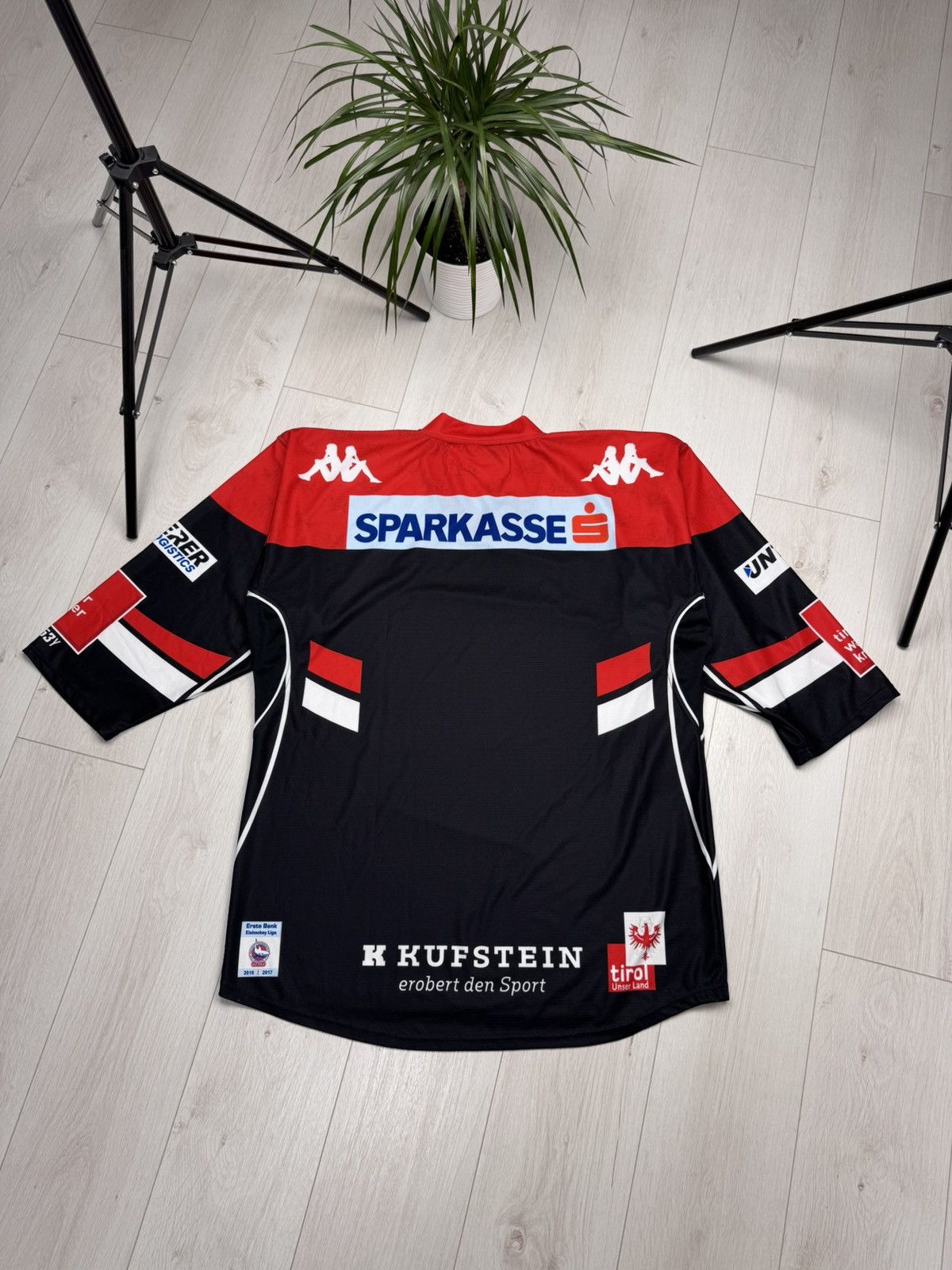 Other HC Tiroler Wasserkraft Innsbruck Die Haie 2016-17 Size US XL / EU 56 / 4 - 12 Thumbnail