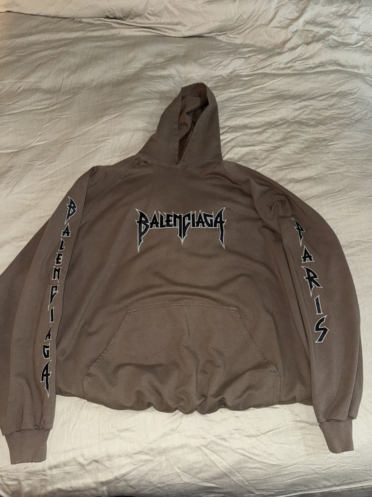Balenciaga Balenciaga Men's Metal Logo Hoodie Size US L / EU 52-54 / 3 - 1 Thumbnail