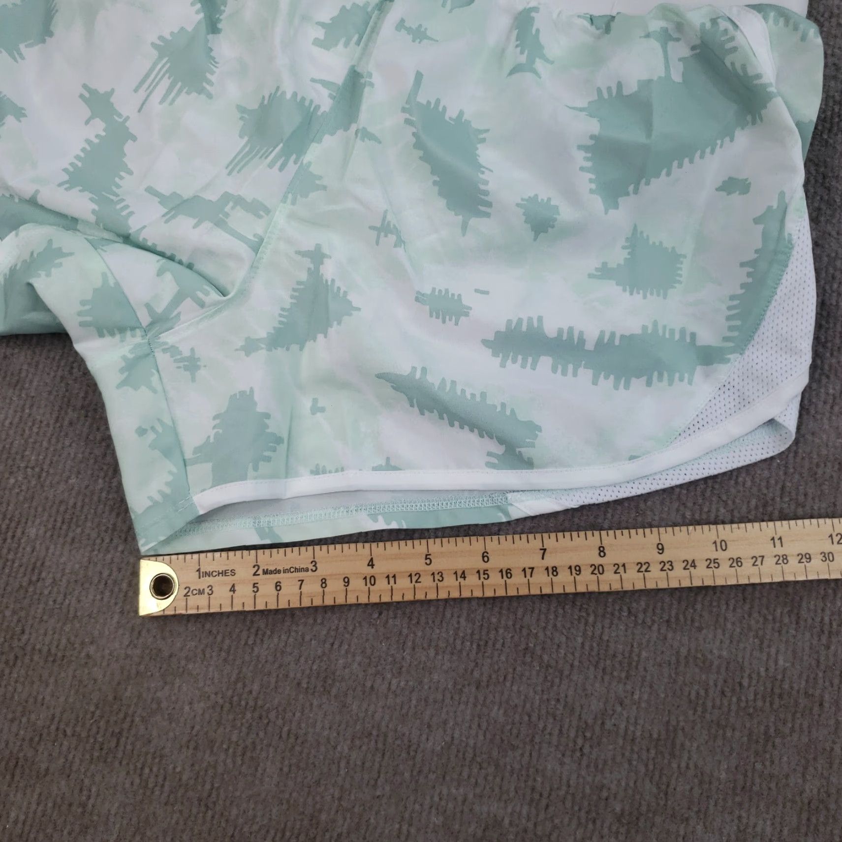 Under Armour Under Armour Women's Medium Green Running Shorts Size 31" - 3 Thumbnail