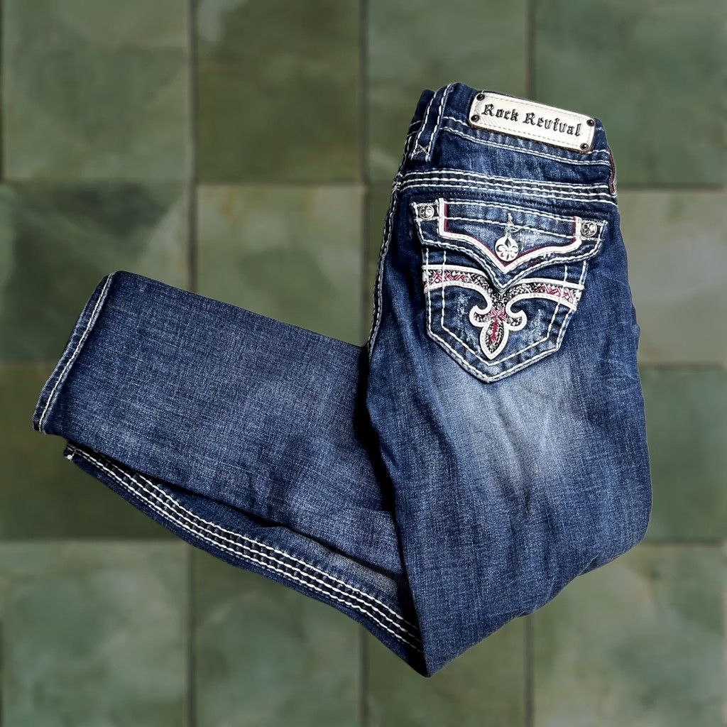 Vintage Rock Revival Jeans Womens Noelle Capri Blue Denim Rhinestone Embroidered Distressed 26 Capris Size 26" / US 2 / IT 38 - 1 Thumbnail