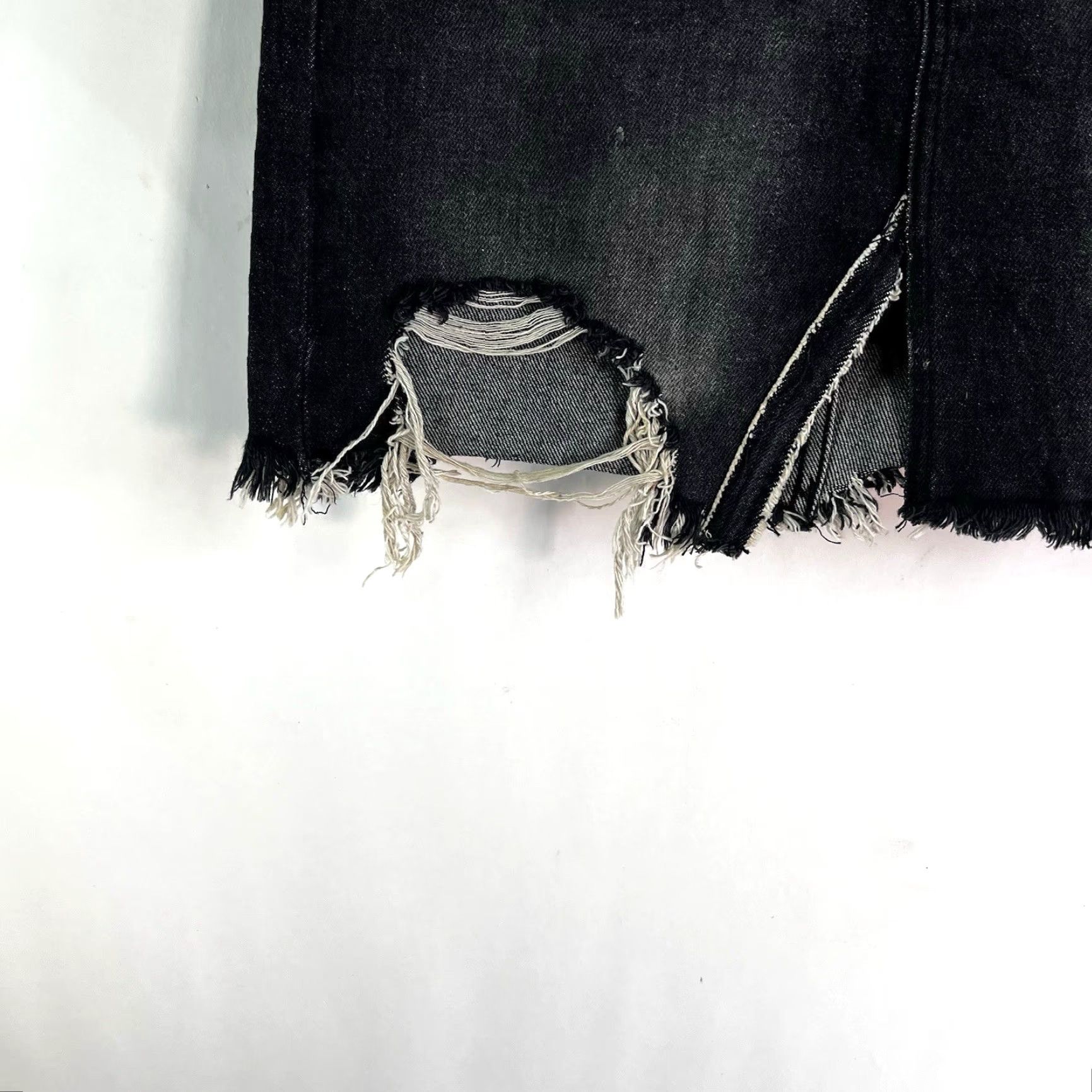 Free People Free People Skirt Womens 27 Black Denim Midi/Short Distressed Fringe Zip Pockets 90s Bohemian Festival Casual Party/Cocktail Size 27" / US 4 / IT 40 - 3 Thumbnail