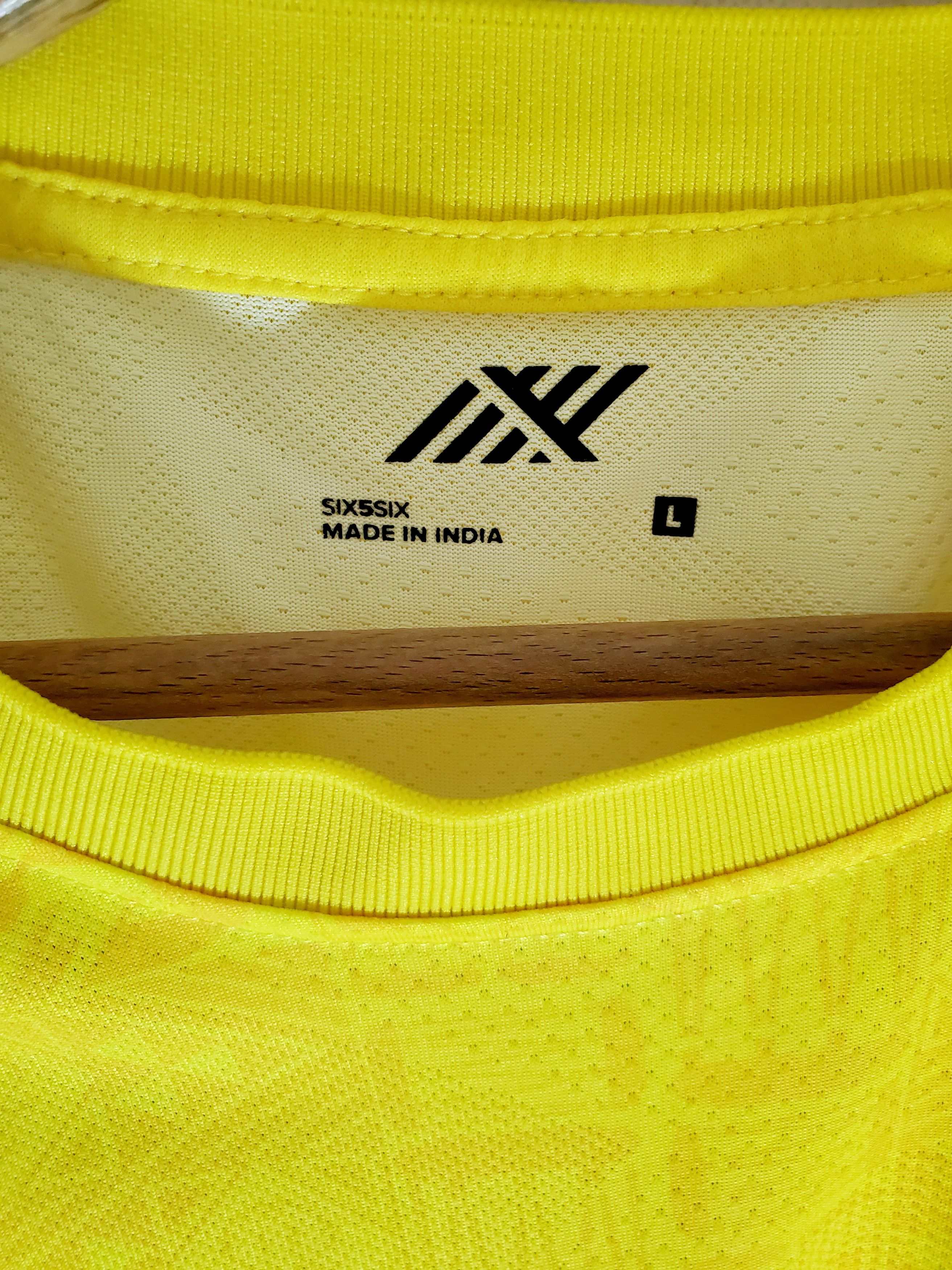 Other 2022-23 Kerala Blasters Alternate Home Shirt new condition L Size US L / EU 52-54 / 3 - 5 Thumbnail