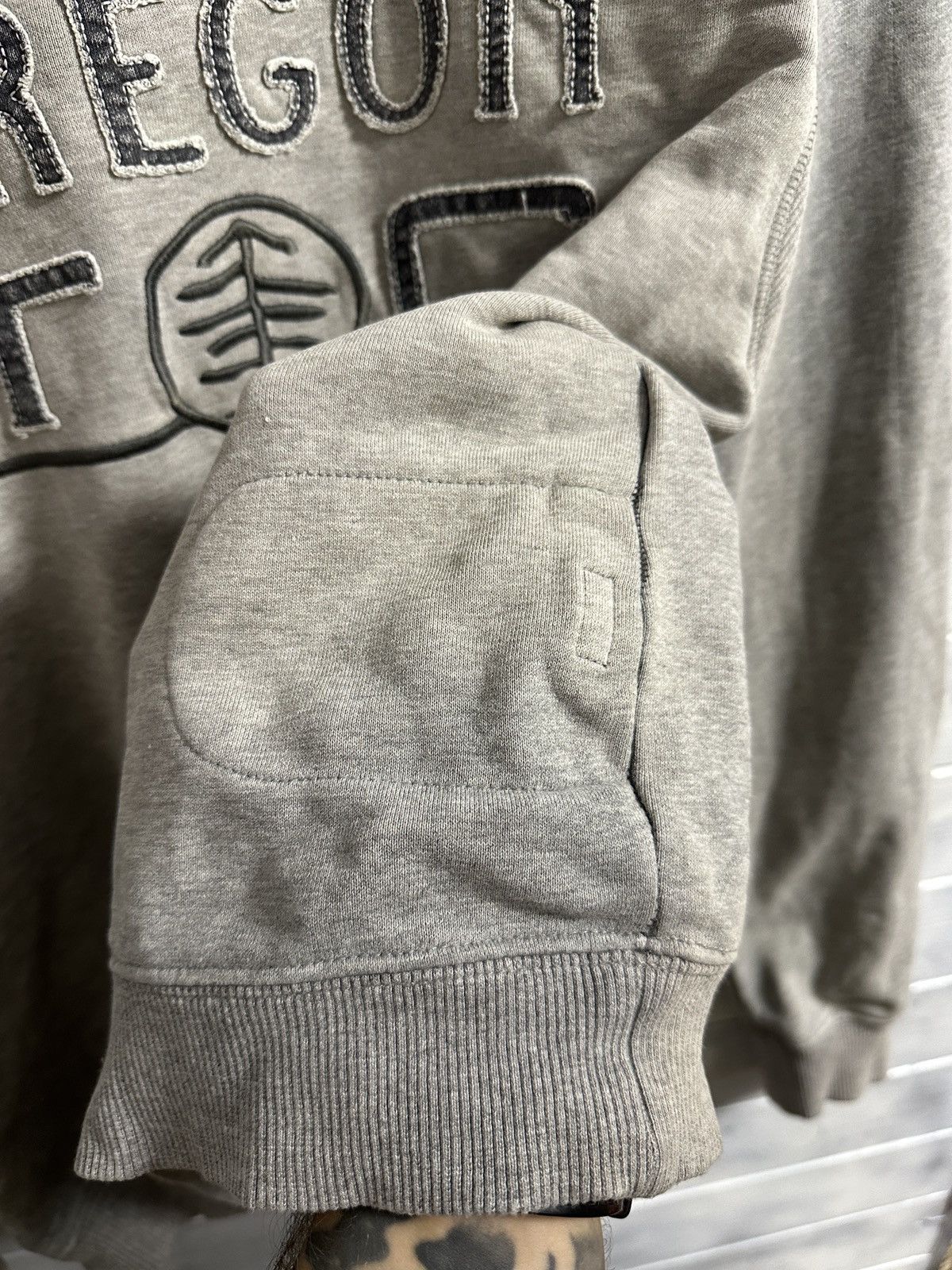 Vintage Very Rare Vintage Sweatshirt Nike Oregon Swoosh Y2K Size US S / EU 44-46 / 1 - 4 Thumbnail
