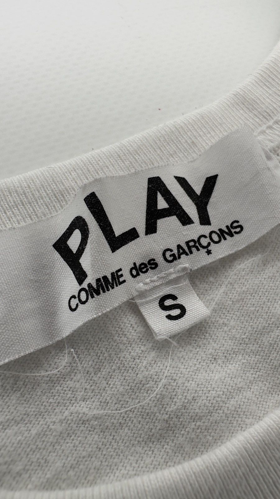 Comme des Garcons × Comme des Garcons PLAY × Japanese Brand COMME des GARCONS PLAY INVERTED TEXT White Tee CDG Size S Size S / US 4 / IT 40 - 3 Thumbnail