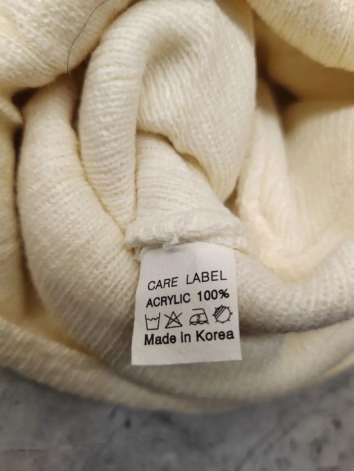 Japanese Brand Vintage Fall In To My Arms Instead Snowcap Beanie Size ONE SIZE - 5 Thumbnail