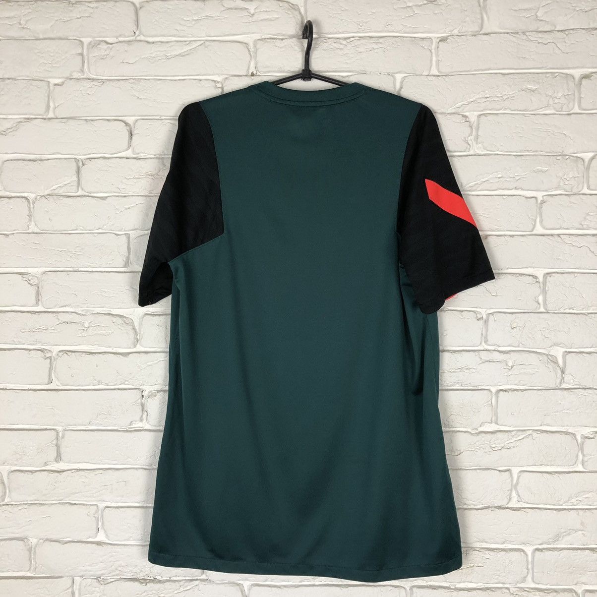 Nike Nike Liverpool 2022 training soccer jersey Size US L / EU 52-54 / 3 - 4 Thumbnail