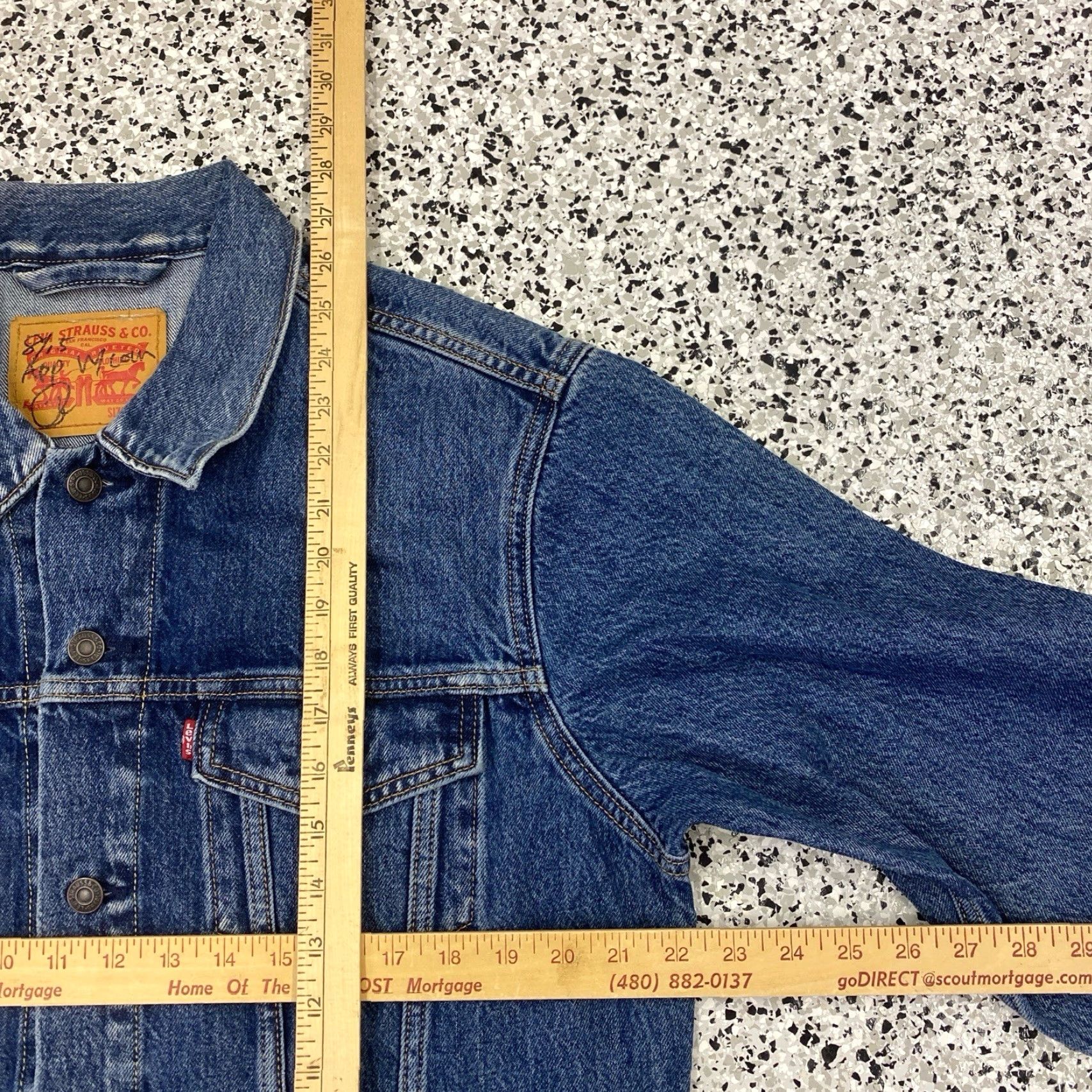 Levi's VINTAGE Levi's Trucker Jacket Denim Sample Stock Blue M Men Medium Jeans Jacket Collared Lined Size US M / EU 48-50 / 2 - 3 Thumbnail