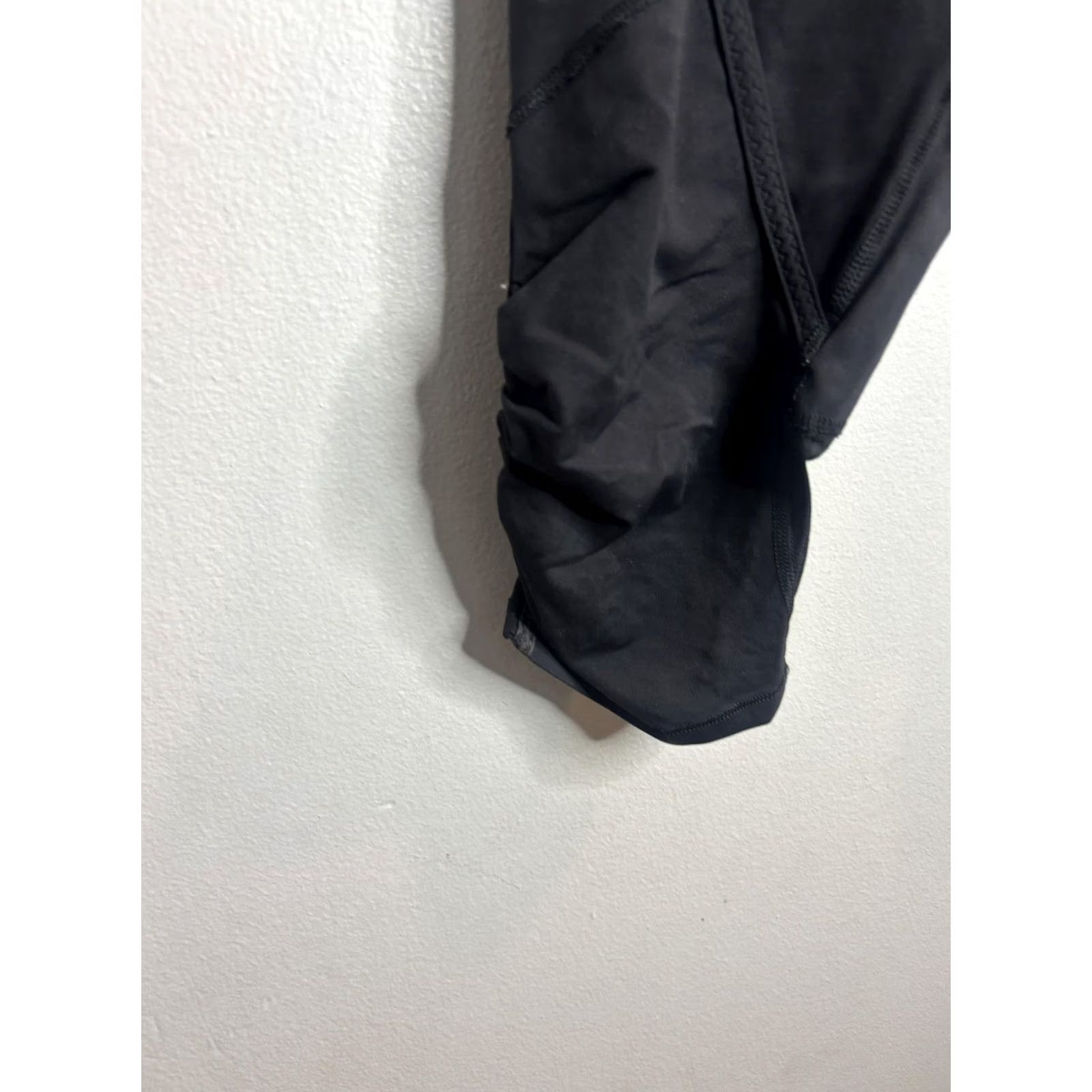 Lululemon Lululemon Womens 8 Black Crop Capri Leggings Running Athletic Pants Ruched Size 30" / US 8 / IT 44 - 5 Thumbnail